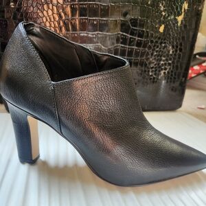 COLE HAAN VESTRY LEATHER DRESS PUMP SHOOTIES Size 6B